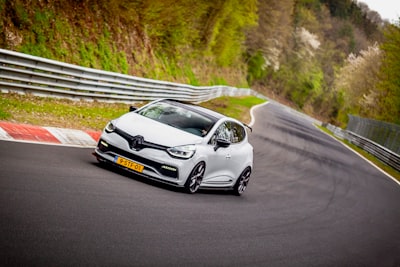 2018 Renault Clio — Hybrid, Automatic